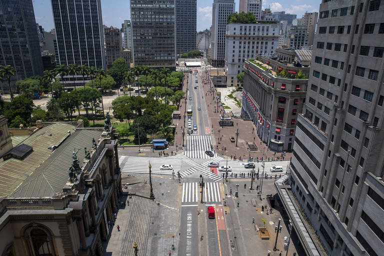 Viaduto do Ch que faz 130 anos j teve cabines de ped gio para