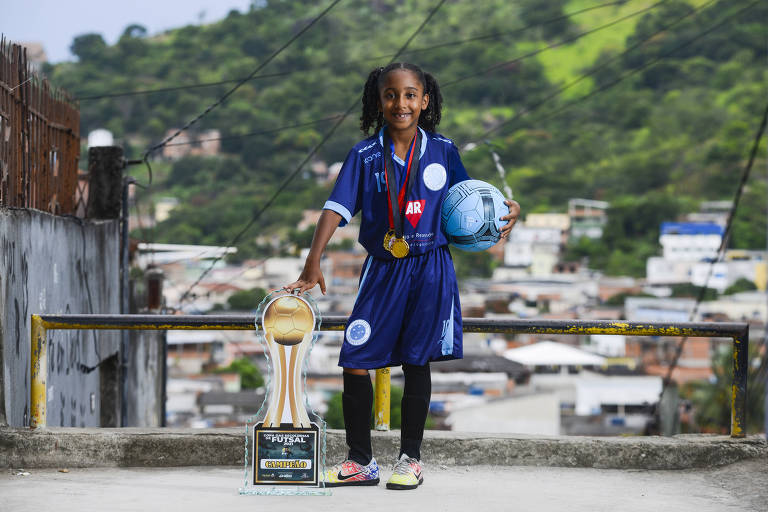 Menina de 8 anos é impedida de jogar torneio de futsal, e mãe