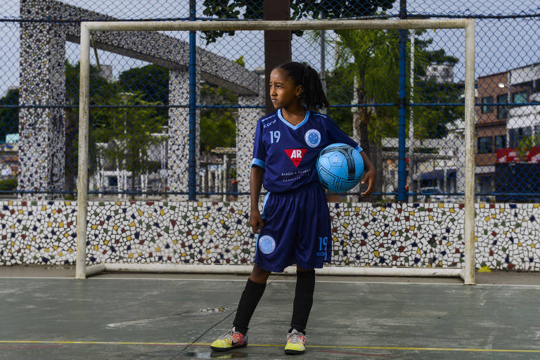 Menina de 8 anos é impedida de jogar torneio de futsal, e mãe