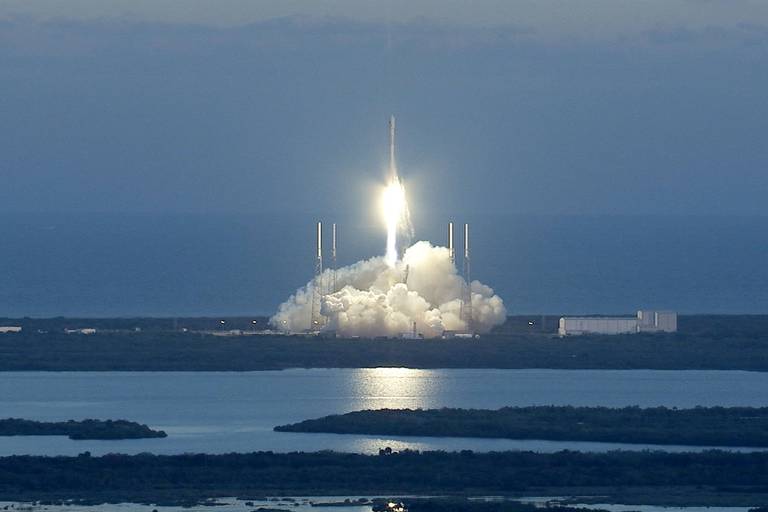 Foguete da SpaceX vai abrir um buraco na Lua, e isso é ótimo