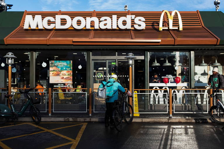 Lucro do McDonald's é prejudicado por custos crescentes e restrições da pandemia