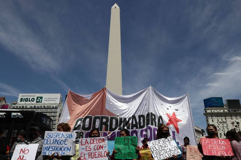 Argentinos protestam contra FMI enquanto país luta para pagar dívida bilionária