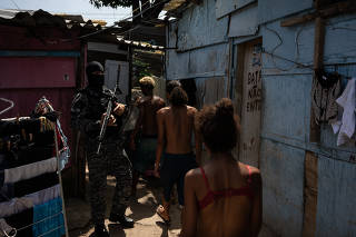 Ocupação policial na favela do Jacarezinho (RJ)