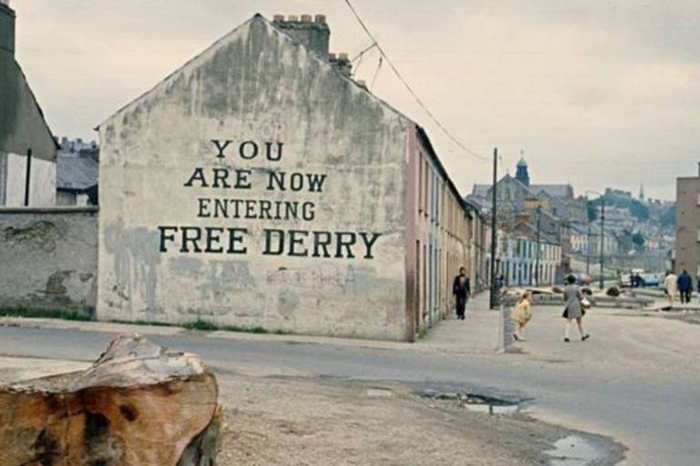 Muitos manifestantes marcharam em direção a Free Derry Corner