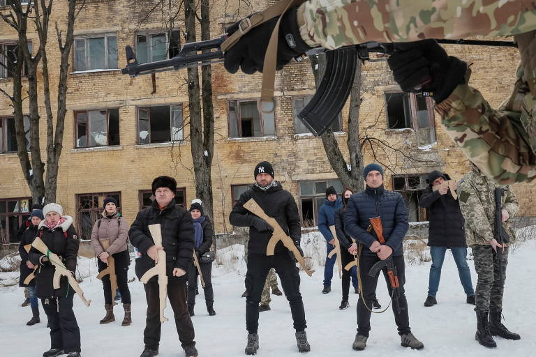 Milhares são presos após se manifestarem na Rússia contra a invasão da  Ucrânia