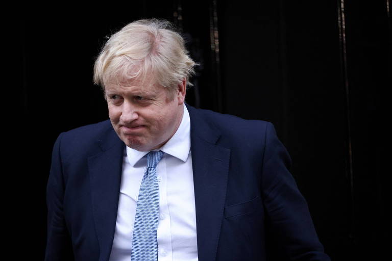 O primeiro-ministro do Reino Unido, Boris Johnson, ao sair de Downing Street, a residência oficial, em Londres