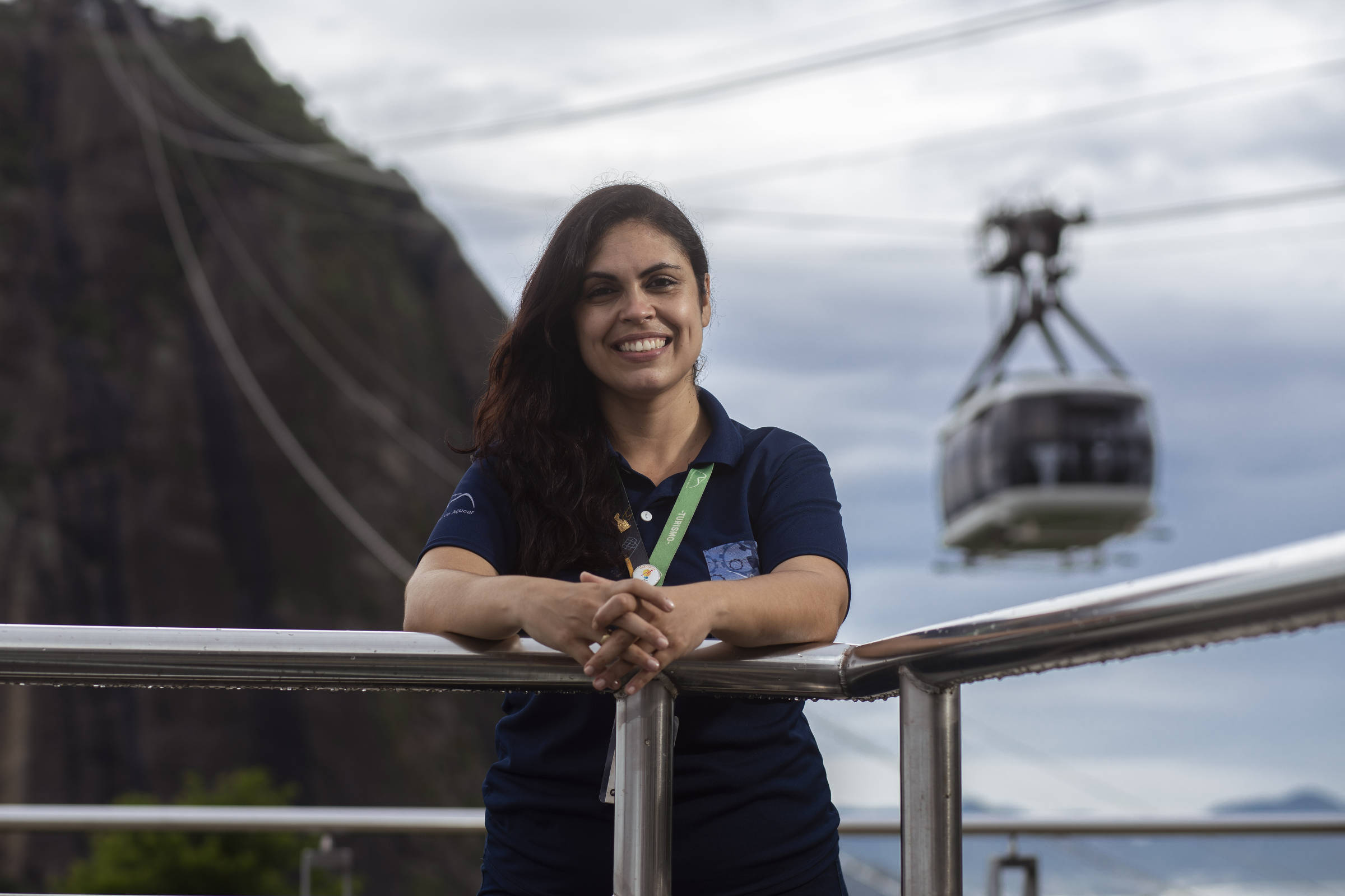 Pela 1ª vez bondinho do Pão de Açúcar é conduzido por uma mulher -  12/02/2022 - Mercado - Folha