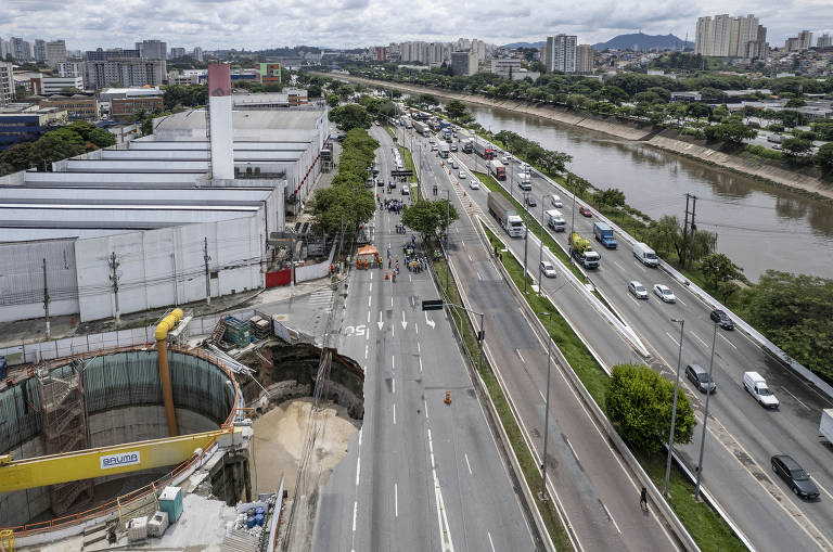 Segundo análise de Eduardo Scolese, cratera na marginal Tietê é nova vidraça tucana em obras do metrô de São Paulo