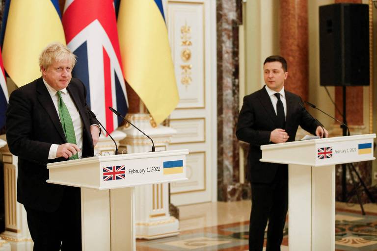 Boris e Zelenski durante entrevista coletiva após reunião no palácio presidencial de Kiev