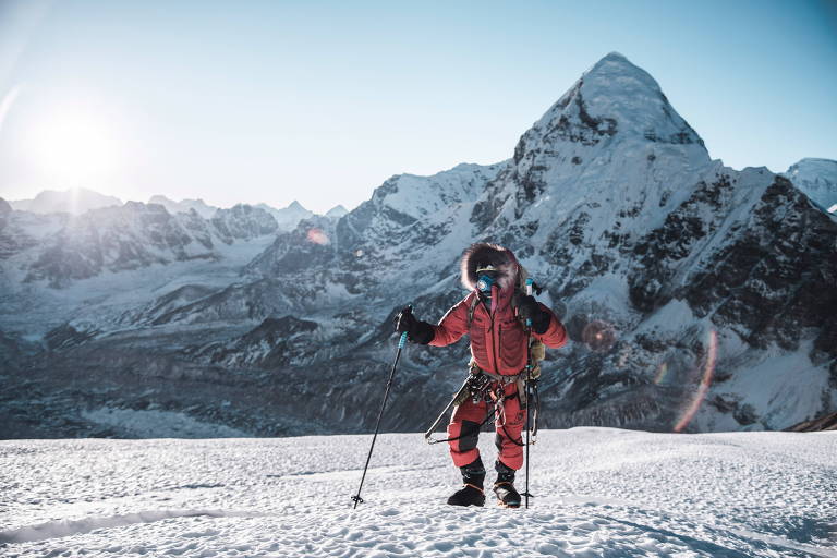 Alemão desafia Everest no inverno, sozinho e sem oxigênio suplementar