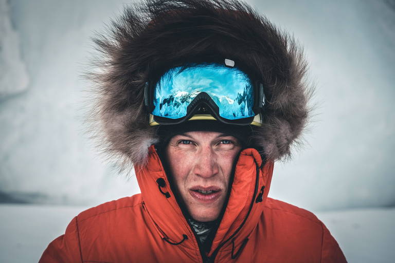Kobusch tenta escalar a montanha mais alta do mundo sem oxigênio suplementar
