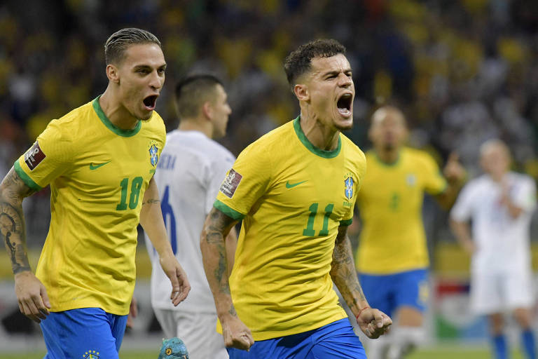 Philippe Coutinho comemora gol pela seleção brasileira em partida contra o Paraguai