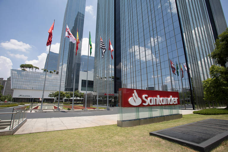 Santander lucra R$ 3,12 bilhões no 3º trimestre, queda de 28% na comparação anual