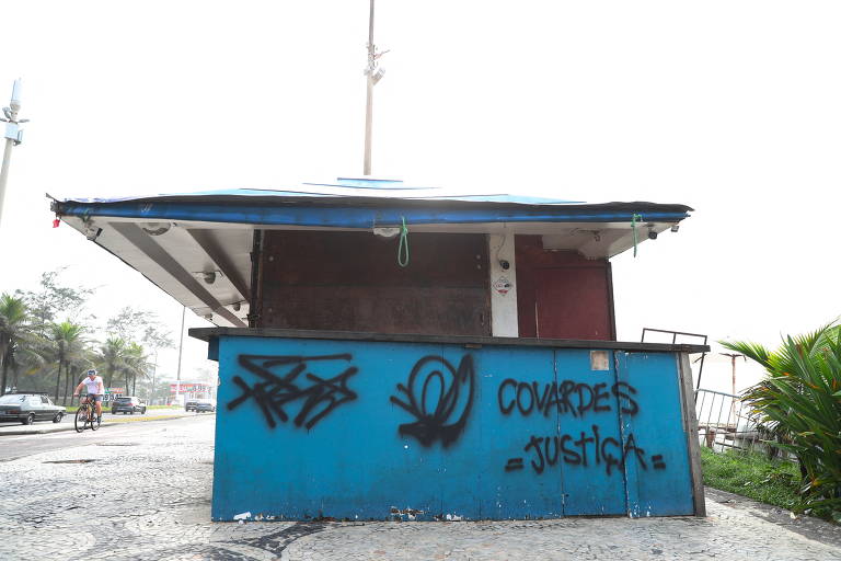 Quiosque onde Moïse foi espancado e morto amanhece pichado, na Barra da Tijuca; ouça podcast sobre a situação dos imigrantes africanos no Brasil