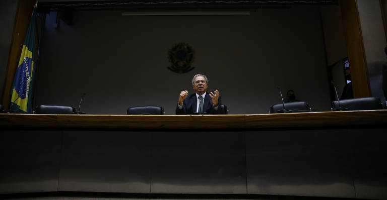 A avaliação é que uma proposta nesse sentido pode fragilizar ainda mais a credibilidade de regras fiscais, depois de o presidente ter atropelado a equipe econômica e decidido por mudar o teto de gastos. Além disso, nada impede que consumidores sejam impactados por reajustes posteriores