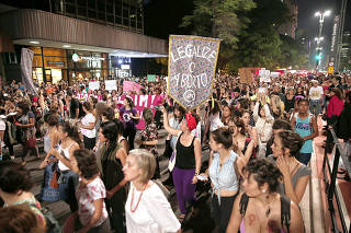 Manifestação contra projeto de lei que dificulta aborto legal