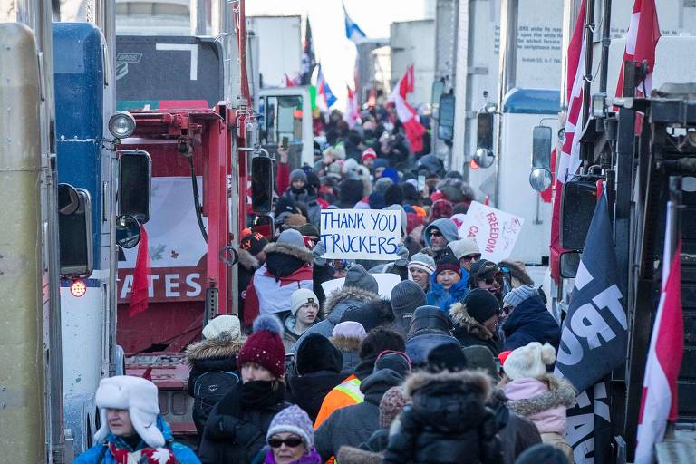 Protestos de caminhoneiros antivacina no Canadá