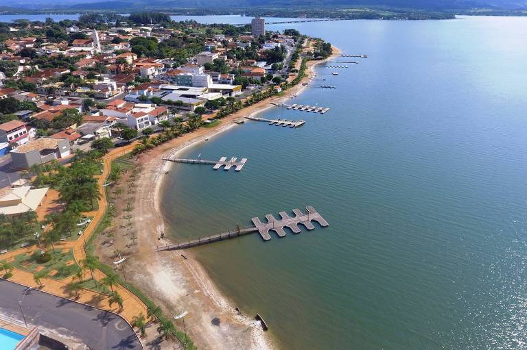 VIsta área das praias da represa da Jaguara, em Rifaina (SP), 