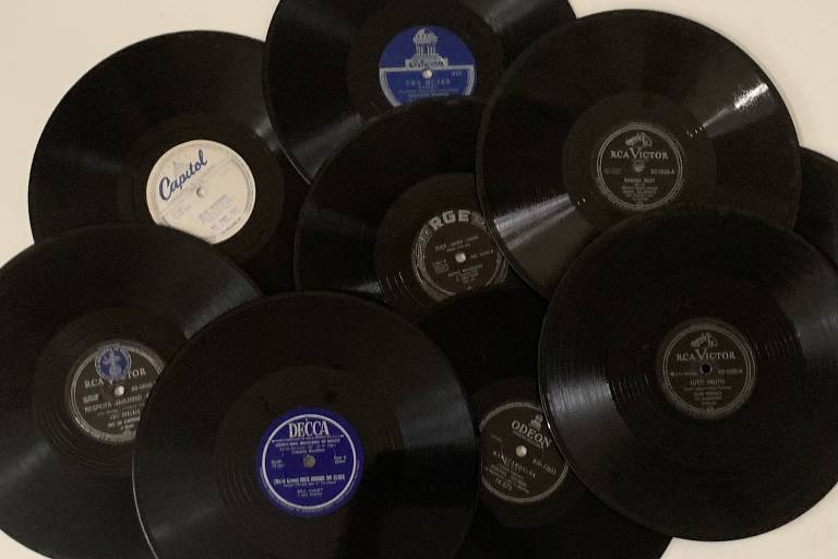 Vários discos de 78 rpm dos anos 40 e 50