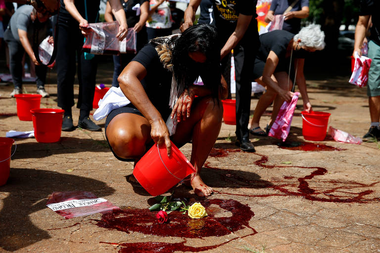 Em Brasília, militantes do movimento negro fazem um ato na esplanada dos ministérios em protesto pela morte do congolês Moïse Mugenyi Kabagambe.