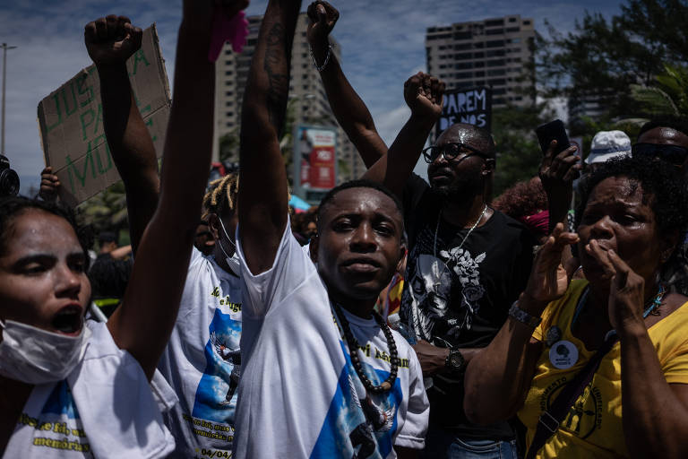 No Rio de Janeiro, manifestantes fazem protesto pedindo justiça pelo  jovem congolês Moïse Mugenyi Kabagambe, que foi espancado e morto, na Barra da Tijuca, na zona oeste do Rio