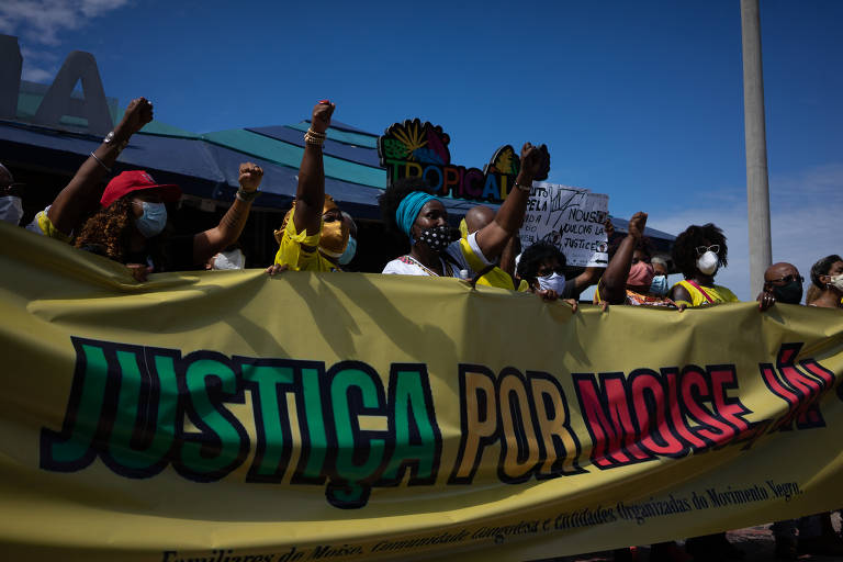 No Rio de Janeiro, manifestantes fazem protesto pedindo justiça pelo  jovem congolês Moïse Mugenyi Kabagambe, que foi espancado e morto, na Barra da Tijuca, na zona oeste do Rio
