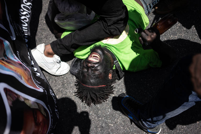 No Rio de Janeiro, manifestantes fazem protesto pedindo justiça pelo  jovem congolês Moïse Mugenyi Kabagambe, que foi espancado e morto, na Barra da Tijuca, na zona oeste do Rio