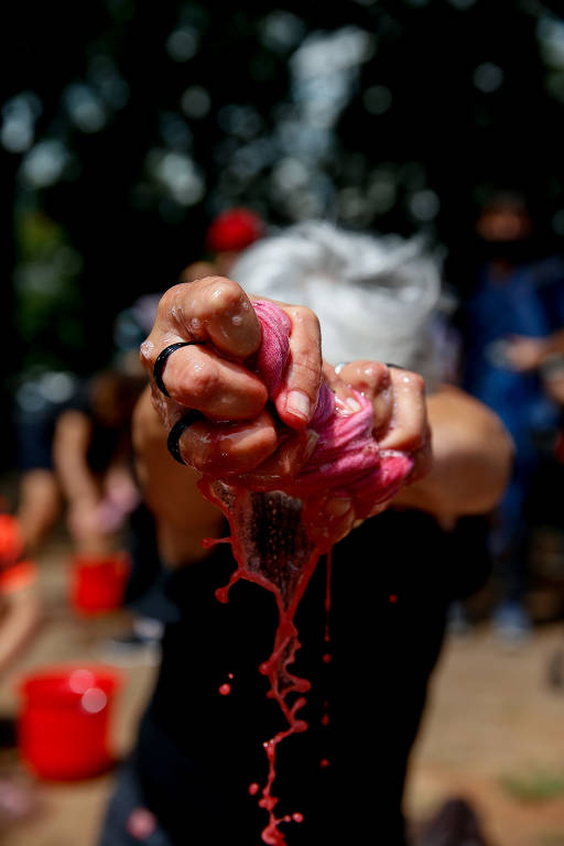 Em Brasília, militantes do movimento negro fazem um ato na esplanada dos ministérios em protesto pela morte do congolês Moïse Mugenyi Kabagambe.
