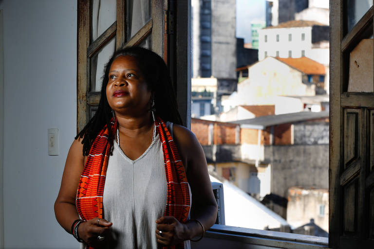 A socióloga Vilma Reis, em seu apartamento, em Salvador (BA) - 12.mar.2021