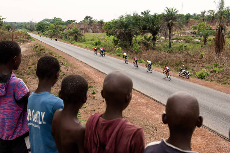 Jovens de Serra Leoa promovem volta internacional de ciclismo