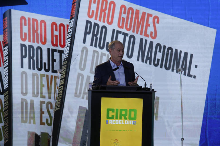 Ciro Gomes discursa durante o lançamento de sua pré-candidatura para a Presidência da República