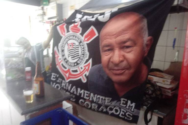 Homenagem a Tadeu, dono do bar do Tadeu, nos arredores do estádio do Corinthians, em Itaquera