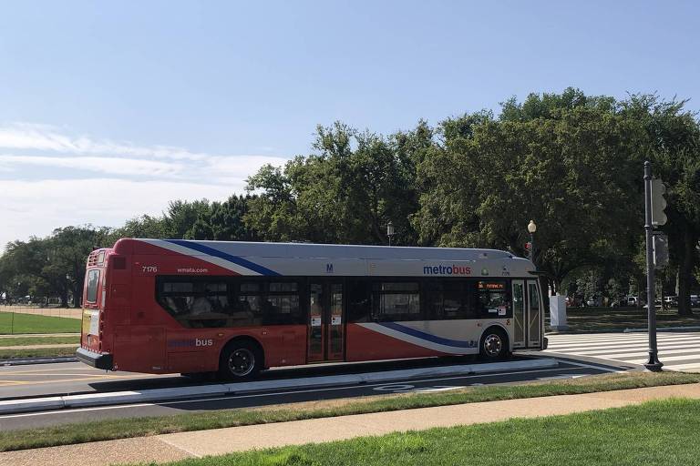 Washington debate dar US$ 100 por mês para moradores usarem ônibus e metrô