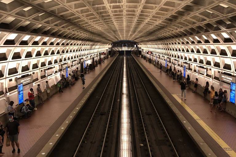 Interior de estação de metrô de Washington, nos Estados Unidos