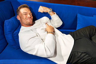 Alan Ritchson, star of the new Amazon Prime series ÒReacher,Ó goofs around with a grapefruit bicep, in Los Angeles, Jan. 28, 2022. (Michelle Groskopf/The New York Times)