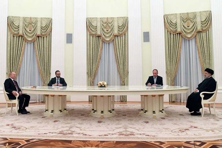 Presidente da Rússia, Vladimir Putin, recebe seu contraparte do Irã, Ebrahim Raisi, no Kremlin, em Moscou