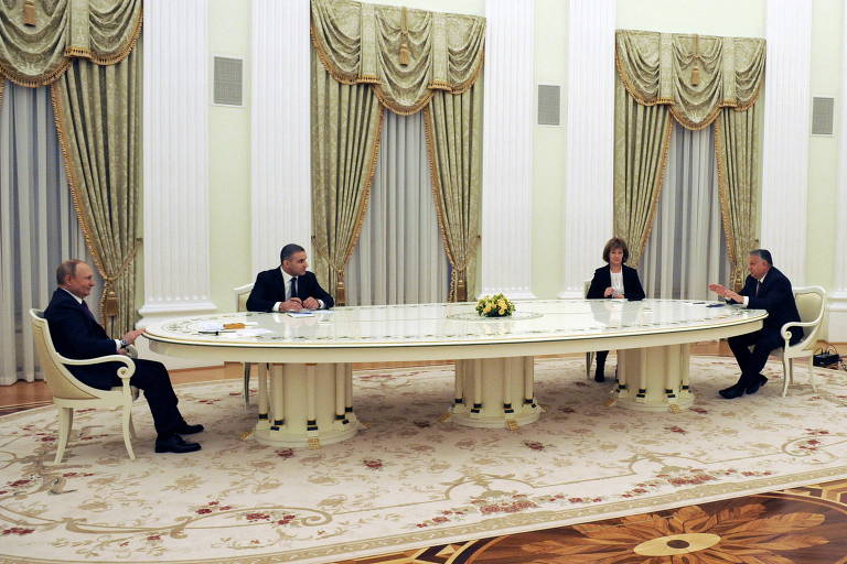 Presidente da Rússia, Vladimir Putin, participa de reunião com primeiro-ministro da Hungria, Viktor Orbán, no Kremlin, em Moscou
