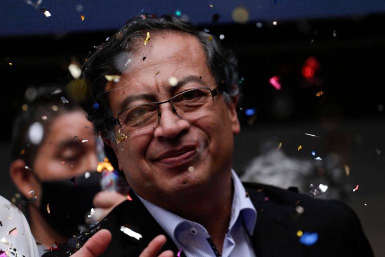 Favorito em eleição na Colômbia se desculpa por estar bêbado em discurso