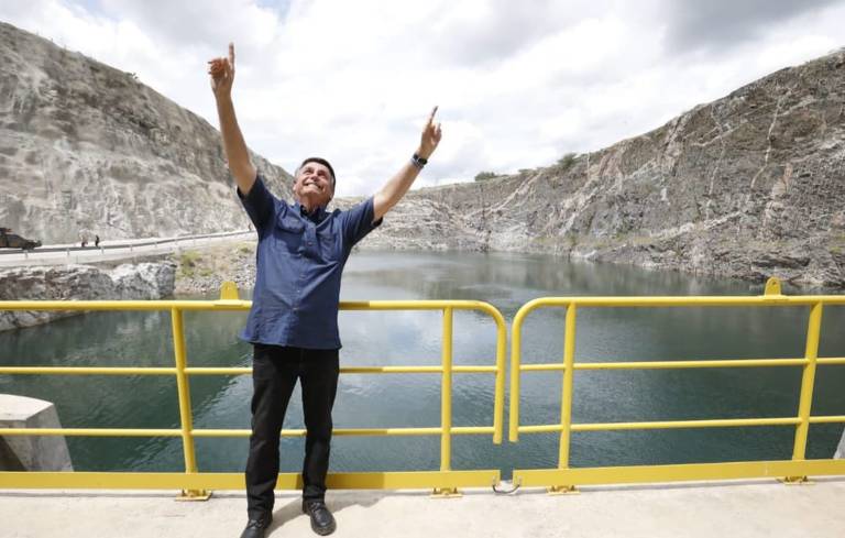 Presidente foi a Salgueiro fazer o acionamento das bombas de uma estação do eixo norte da transposição do rio São Francisco  