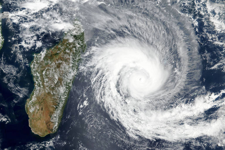 Ciclone em Madagascar deixa ao menos 92 mortos e rastro de destruição