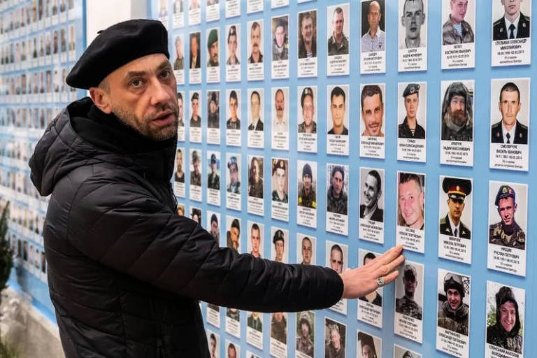 O padre Dmitriev quer que militares que se suicidaram tenham suas fotos como homenagem em mural também