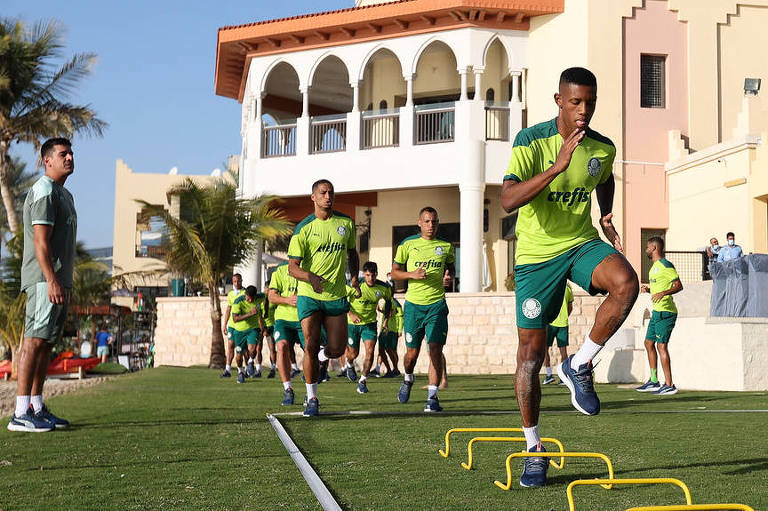 Danilo durante treino do Palmeiras em Abu Dhabi