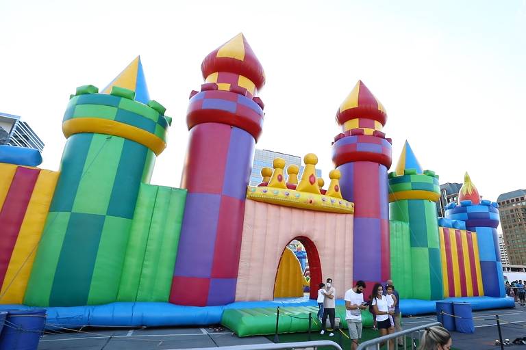 O castelo inflável Jump Around chega a São Caetano do Sul; foto feita no estacionamento do Morumbi Shopping em 2021