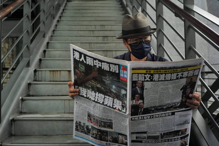 Jovens jornalistas de Hong Kong denunciam 'morte da imprensa livre'