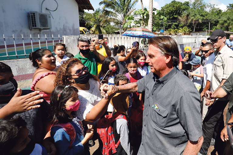 Bolsonaro vai à Festa do Peão com Hang e Tarcísio e usa arena como