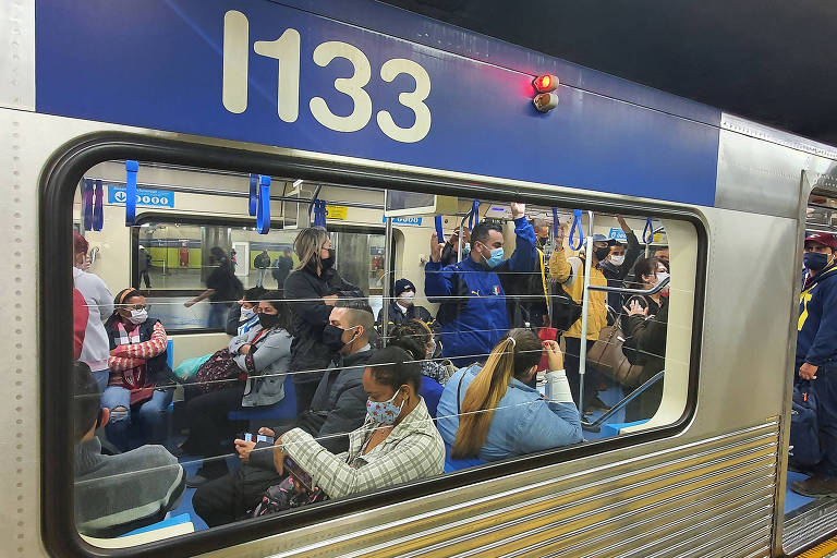 Linha 1 do metrô de SP abre mais tarde neste domingo (13) por causa de testes