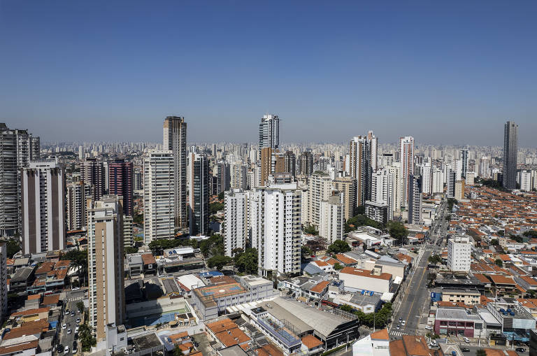 Imagem aérea de casas e prédios no bairro do Tatuapé
