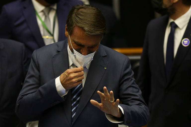 Congresso derruba veto de Bolsonaro à distribuição gratuita de absorventes