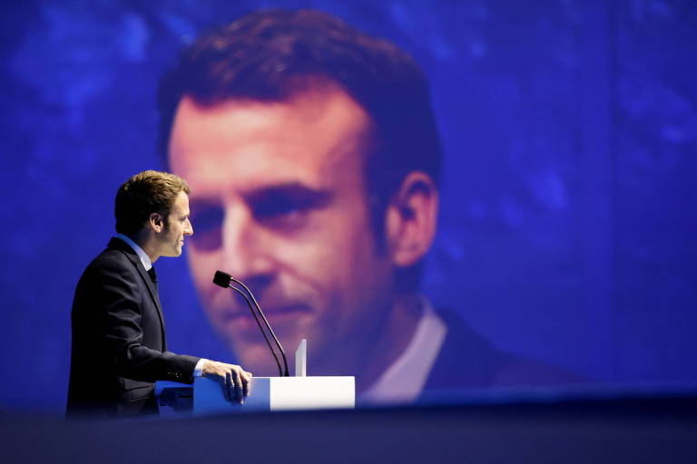 Macron não corre risco político ao 'encher o saco' de antivacinas, diz sociólogo