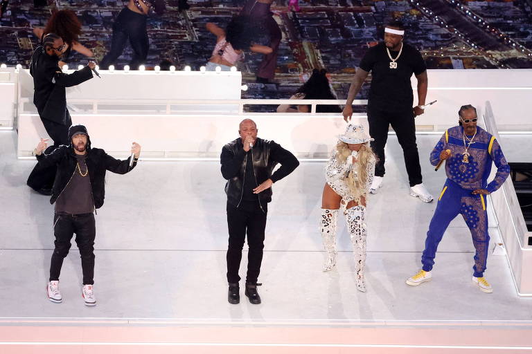 Dr. Dre, Eminem, Mary J. Blige, Kendrick Lamar e 50 Cent se apresentam no show do intervalo do Super Bowl